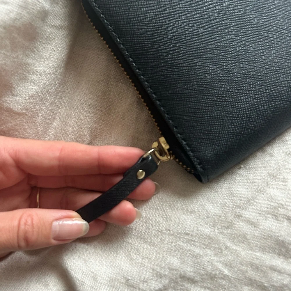 Kate Spade Large Wallet - Picture 2 of 6